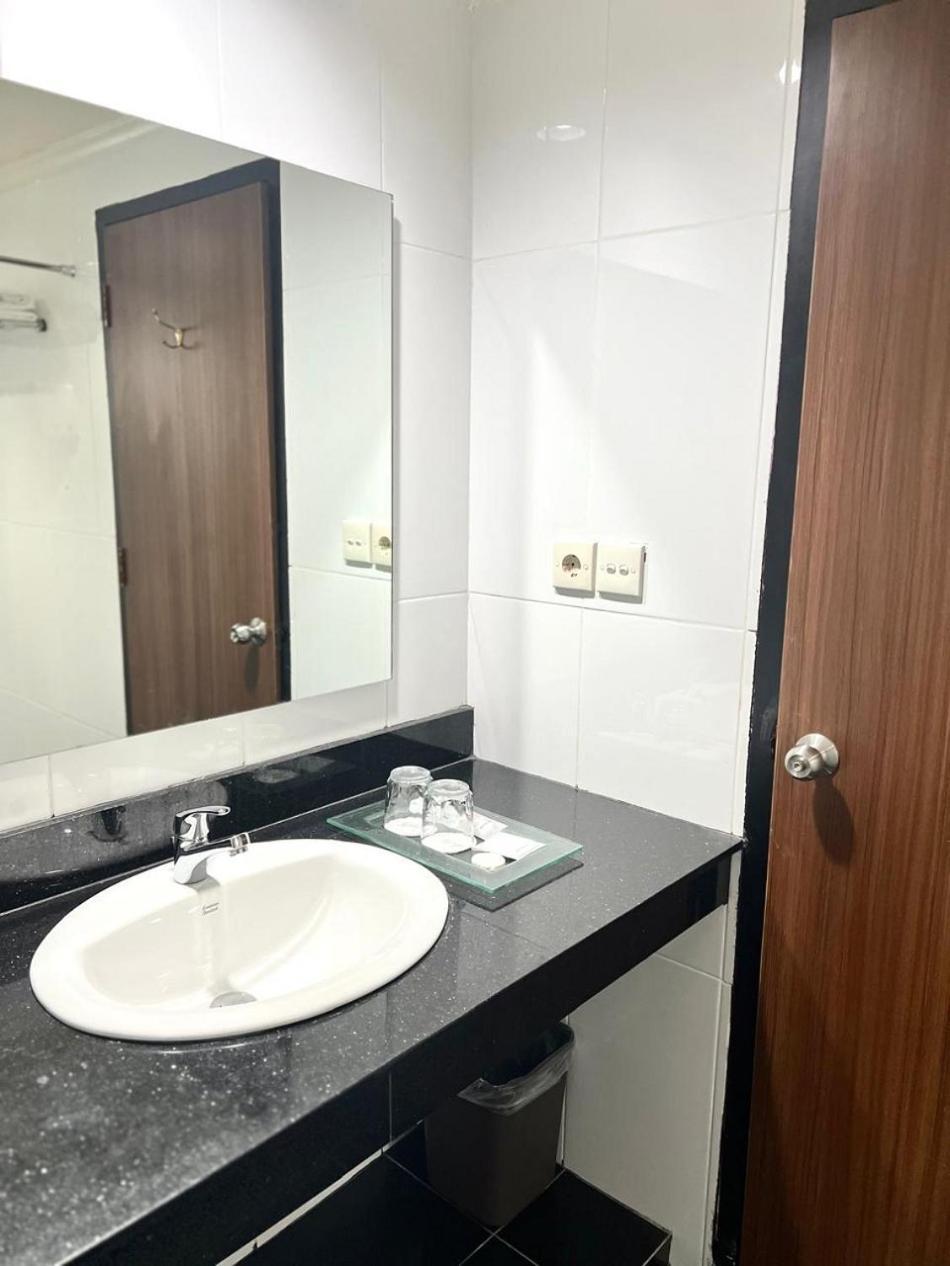 Royal Asia Hotel Palembang Luaran gambar