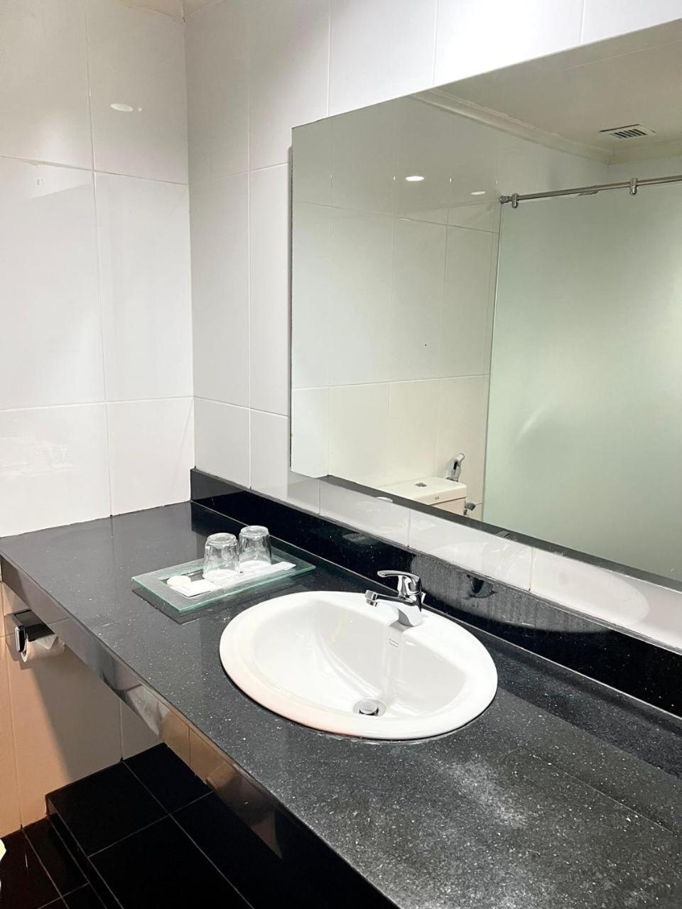 Royal Asia Hotel Palembang Luaran gambar