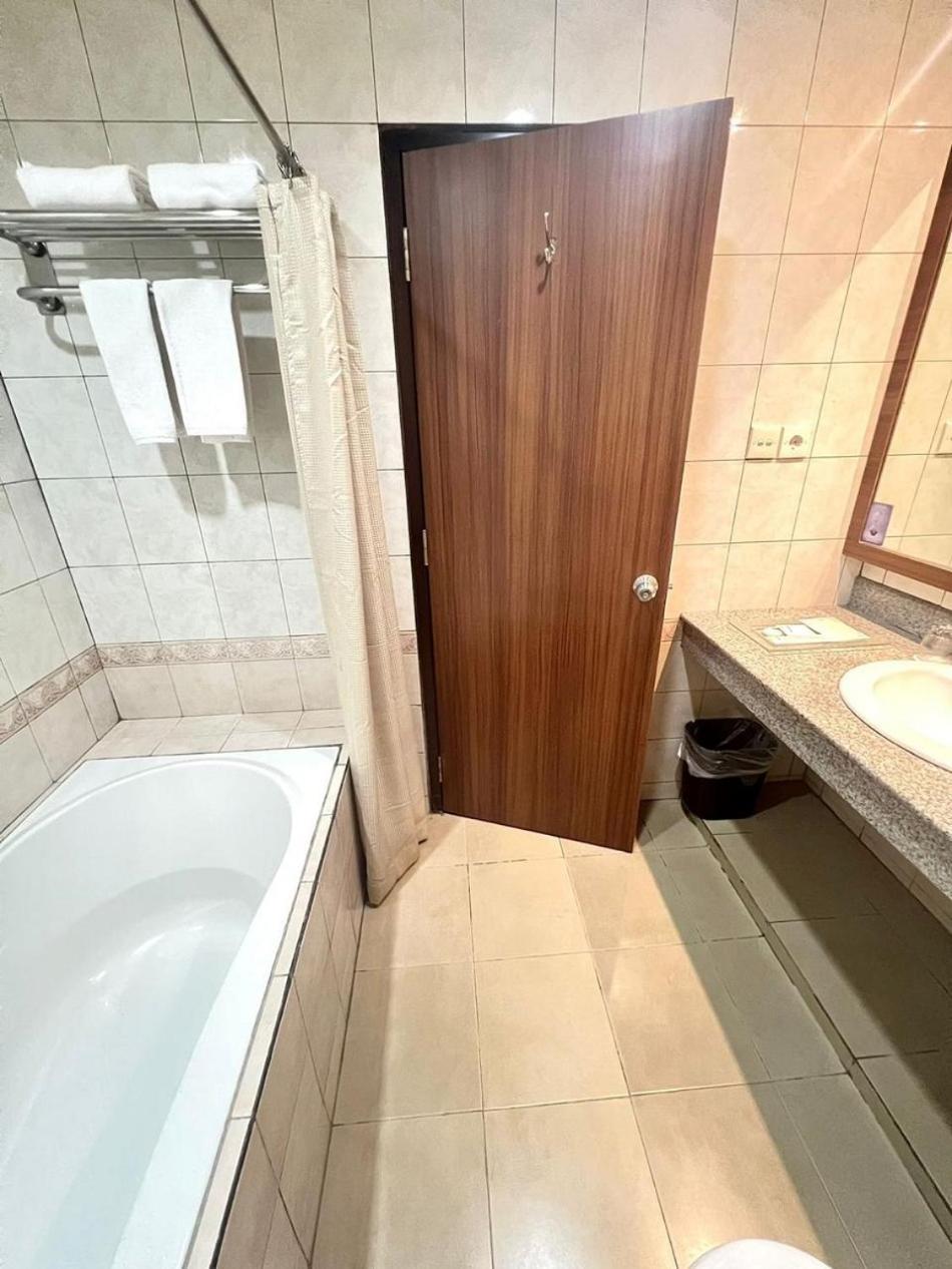 Royal Asia Hotel Palembang Luaran gambar